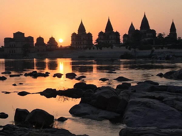 **“Heritage Capitals: Bhopal–Orchha–Gwalior–Delhi–Agra Circuit”**